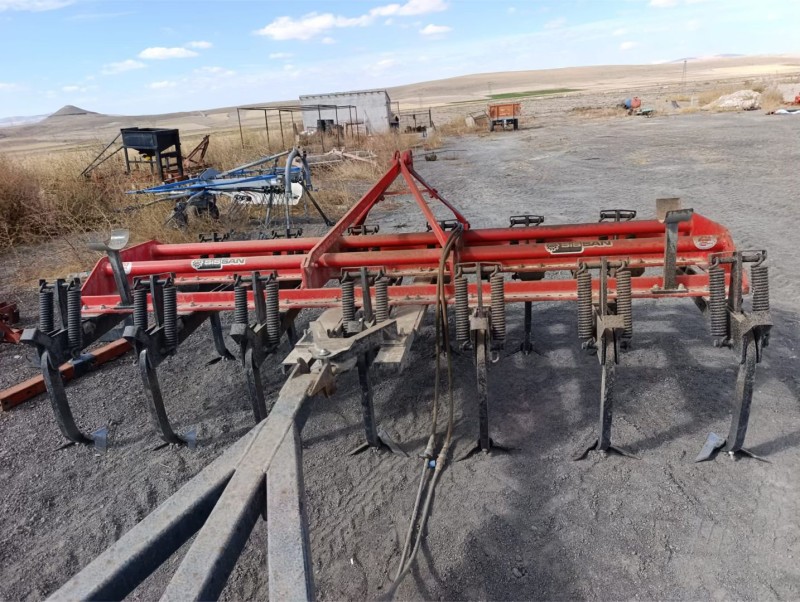 11 AYAK HAFİF MODEL KÜLTÜVATÖR (KAZAYAĞI)