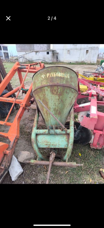 PANKOBİRLİK 300 Kg Gübre Serpme Makinesi