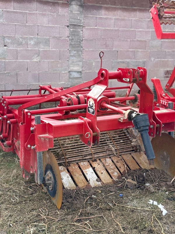 Satılık Yemsan Patates Sökme Makinesi - Temiz ve Bakımlı